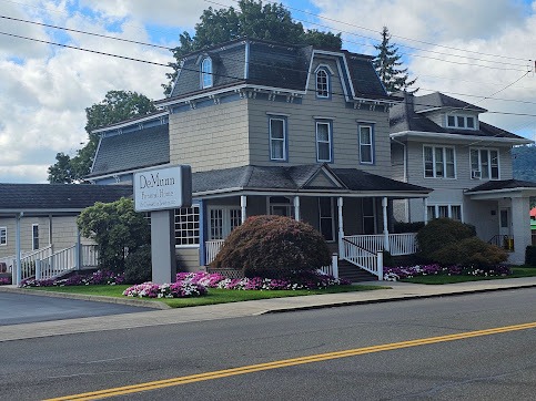 De Munn Funeral Home